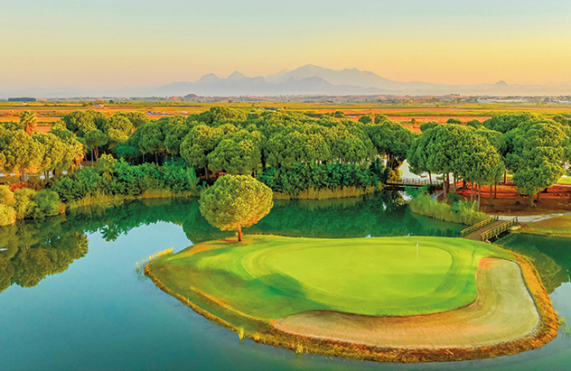 //www.jet2holidays.com/-/media/assets/product images - custom overview groups/turkey/gloria golf/ayt_0_gloria_serenity_resort_with_4_rounds_of_golf_include_0323_689x448_01.jpg